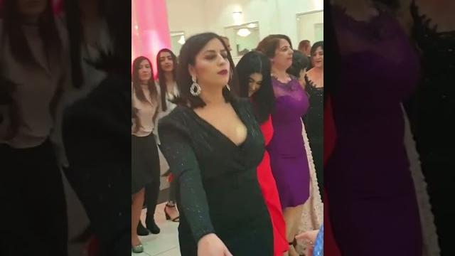 Böyle oynayan tanidiğiniz var mi? #halay #düğün #kurdish #düğünmüzikleri #halayvideoları #öneçıkar Böyle oynayan tanidiğiniz var mi? #halay #düğün #kurdish #düğünmüzikleri #halayvideoları #öneçıkar