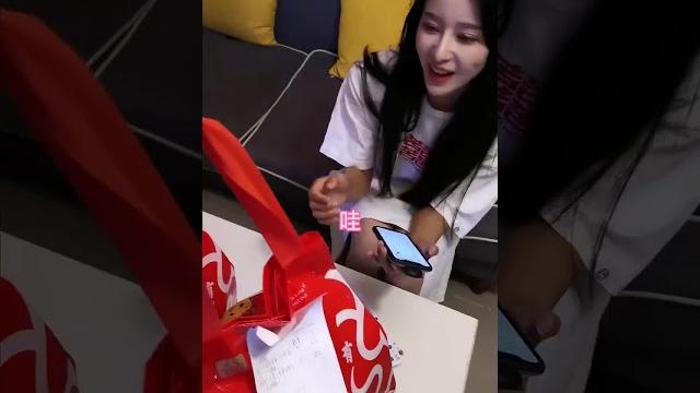 和美女琪琪姐戏水鸳鸯,从浴室累到床上 和美女琪琪姐戏水鸳鸯,从浴室累到床上