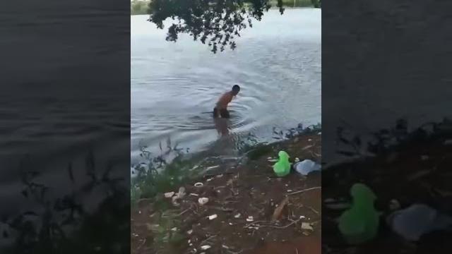 Detik detik buaya memakan manusia Detik detik buaya memakan manusia