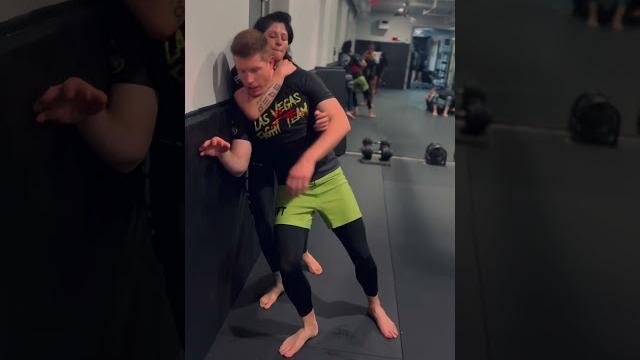 Self defense technique #prettygirljiujitsu #bjj4life #bjjfamily #bjj #jiujitsulifestyle #jiujitsu Self defense technique #prettygirljiujitsu #bjj4life #bjjfamily #bjj #jiujitsulifestyle #jiujitsu
