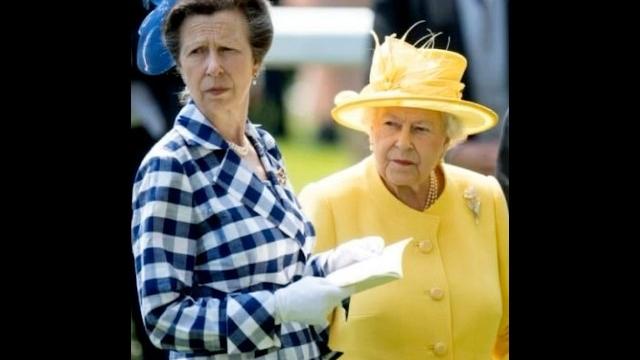 Princess anne and queen elizabeth beautiful moment Princess anne and queen elizabeth beautiful moment