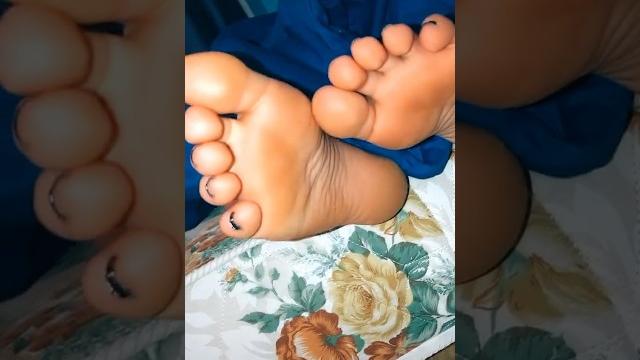 Tik tok sleeping feet tickle challenge 3 Tik tok sleeping feet tickle challenge 3
