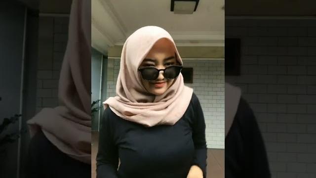 Hijab goyang #short #shorts #shortsbeta #shortsvideo #viral #tiktokvideo #video #gununggede #fyp Hijab goyang #short #shorts #shortsbeta #shortsvideo #viral #tiktokvideo #video #gununggede #fyp
