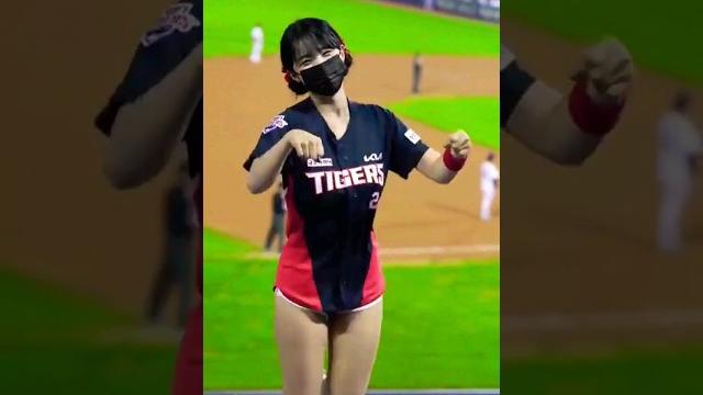 剪辑:韩国足球宝贝现场跳舞 korea football baby dance #韩国#起亚#足球#足球宝贝#跳舞#拉拉队#이다혜#korea #football #baby #dance #이다혜 剪辑:韩国足球宝贝现场跳舞 korea football baby dance #韩国#起亚#足球#足球宝贝#跳舞#拉拉队#이다혜#korea #football #baby #dance #이다혜
