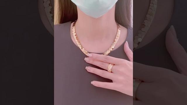 獨特蜂巢設計,展現夏日風情 #chaumet bee my love系列 #shorts 獨特蜂巢設計,展現夏日風情 #chaumet bee my love系列 #shorts