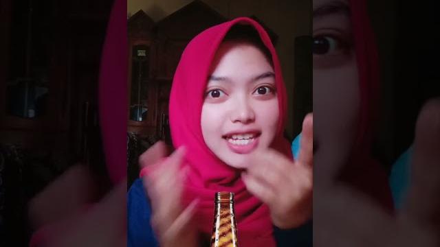 Terbaru ! ! cewek berjilbab keluarin lidah hoot Terbaru ! ! cewek berjilbab keluarin lidah hoot