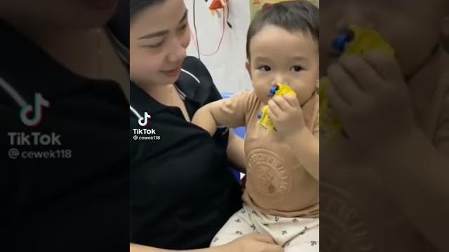 Susunya di remas anaknya sendiri #shorts Susunya di remas anaknya sendiri #shorts