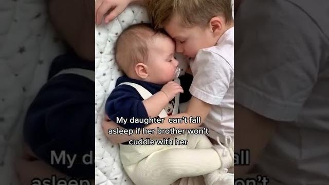 Baby brother cuddles baby sister while sleeping ️ myla_sundaze_ Baby brother cuddles baby sister while sleeping ️ myla_sundaze_