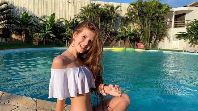 Sol e piscina em imbé - julia vitória Sol e piscina em imbé - julia vitória
