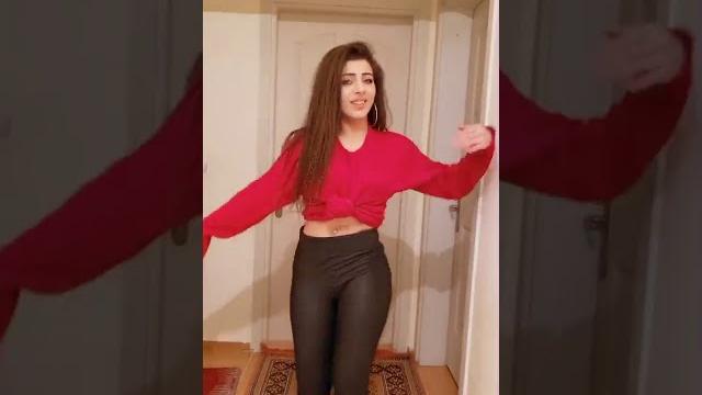 Azgin li̇seli̇ kizlar sexi̇ danslari!!! Azgin li̇seli̇ kizlar sexi̇ danslari!!!