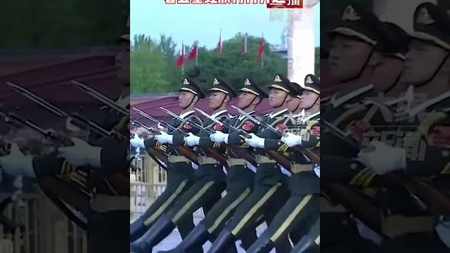 10月1日北京,国庆天安门广场升旗仪式,看五星红旗冉冉升起,一起祝新中国生日快乐!#我在这里祝福祖国 10月1日北京,国庆天安门广场升旗仪式,看五星红旗冉冉升起,一起祝新中国生日快乐!#我在这里祝福祖国