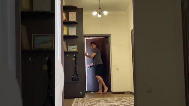 Пранк над братом с колонкой Пранк над братом с колонкой