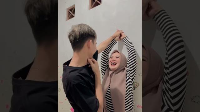 Prank istri mau cipok mala kena ludah #prank #vlog #comedy #storywa Prank istri mau cipok mala kena ludah #prank #vlog #comedy #storywa