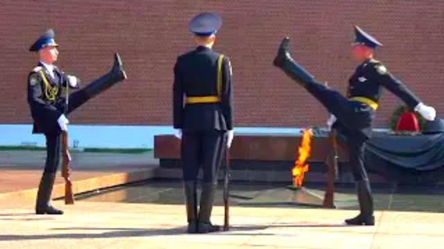 Почётный караул смена почетного караула honor guard 荣誉卫士 名誉ガード 명예 가드 حرس الشرف साहब गार्ड ehrenwache Почётный караул смена почетного караула honor guard 荣誉卫士 名誉ガード 명예 가드 حرس الشرف साहब गार्ड ehrenwache