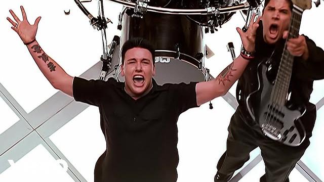 Papa roach - last resort (squeaky clean version) (official music video) Papa roach - last resort (squeaky clean version) (official music video)