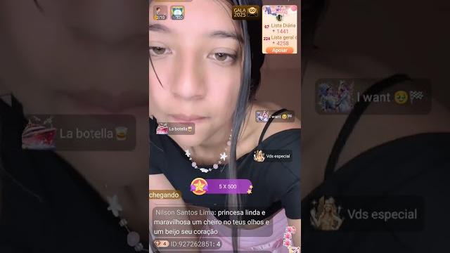 Novinha delícia de mini saia Novinha delícia de mini saia