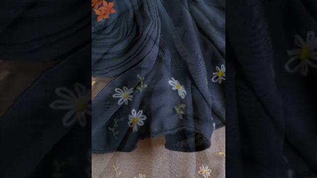 Simple daisy embroidery on hijab #embroidery Simple daisy embroidery on hijab #embroidery