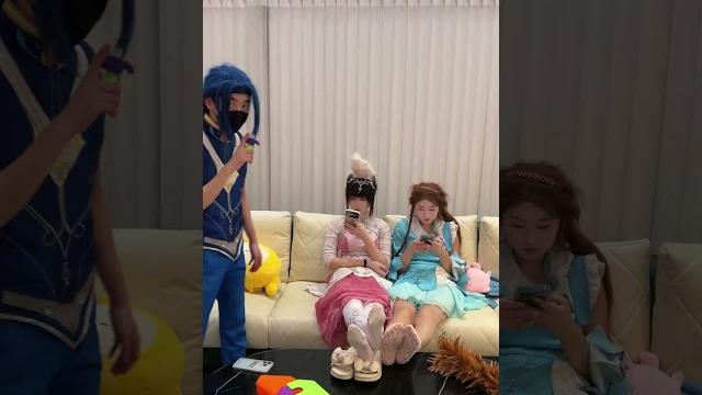 【鬥羅大陸】唐三偷偷摸摸撓小舞腳心#鬥羅大陸#唐三#小舞 【鬥羅大陸】唐三偷偷摸摸撓小舞腳心#鬥羅大陸#唐三#小舞