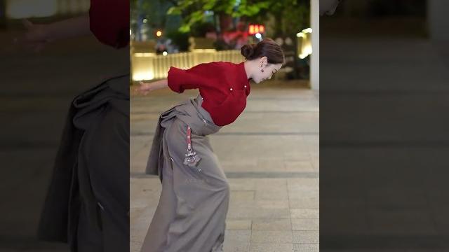 Beautiful tibetan women , tibetan dance Beautiful tibetan women , tibetan dance