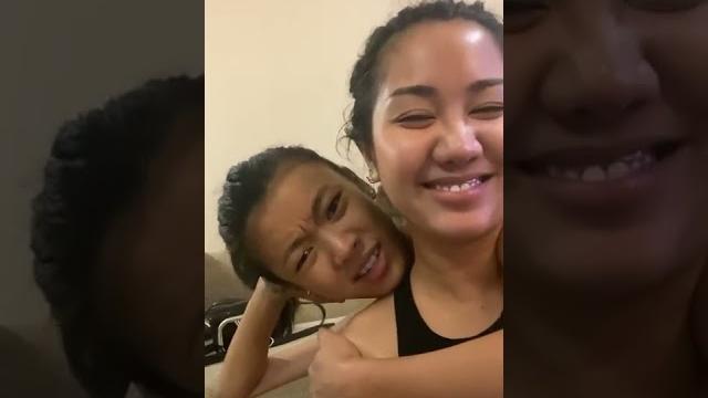 Awal pacaran yumi masih malu malu ahahhaah Awal pacaran yumi masih malu malu ahahhaah