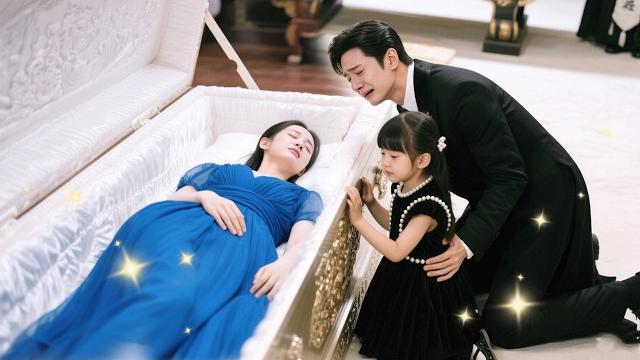 Husband and daughter despised her,loved mistress,until saw her spirit tablet,they regretted! Husband and daughter despised her,loved mistress,until saw her spirit tablet,they regretted!
