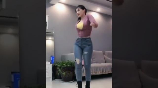 青青世界广场舞紧身漏洞牛仔裤紧身上衣 青青世界广场舞紧身漏洞牛仔裤紧身上衣
