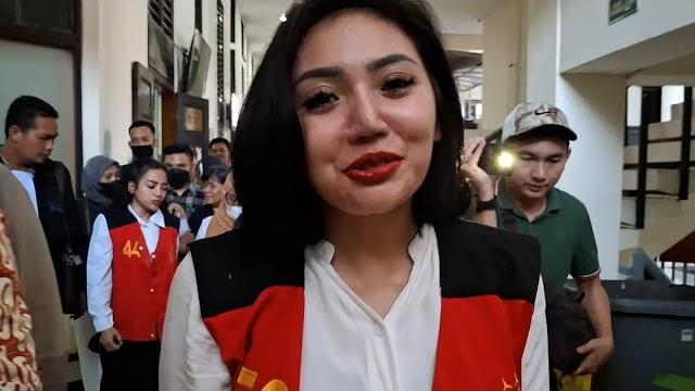 Divonis 1 tahun soal film dewasa, ini komentar meli 3gp Divonis 1 tahun soal film dewasa, ini komentar meli 3gp