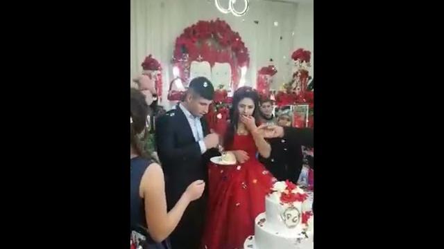 Angry groom loses it during wedding cake cutting ceremony, leaving guests and bride horrified Angry groom loses it during wedding cake cutting ceremony, leaving guests and bride horrified