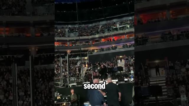 Nick jonas runs off stage after laser points at his head Nick jonas runs off stage after laser points at his head