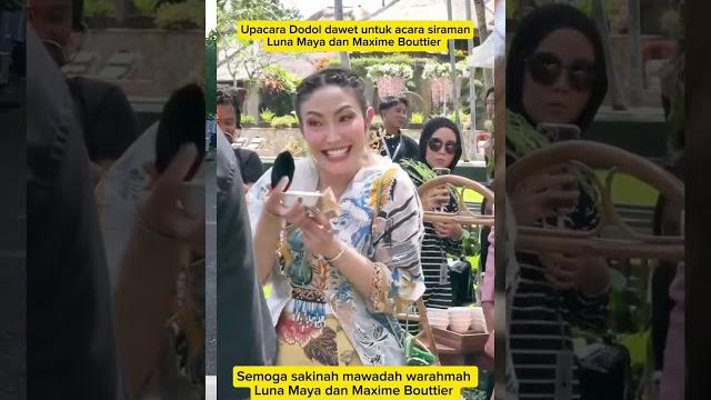 Upacara dodol dawet luna maya dan maxime bouttier #lunamayayaterbaru #maximebouttier #pernikahan Upacara dodol dawet luna maya dan maxime bouttier #lunamayayaterbaru #maximebouttier #pernikahan