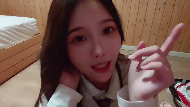 虎牙 小小奶瓶儿 (7) 虎牙 小小奶瓶儿 (7)