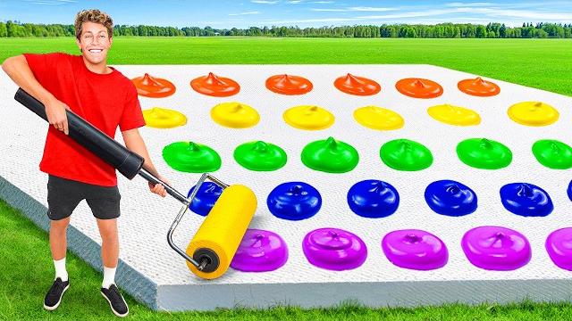 Painting giant vs tiny art challenge! Painting giant vs tiny art challenge!
