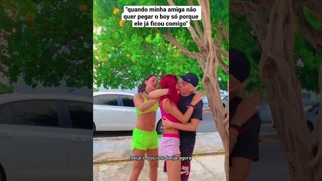 Quando minha amiga não quer pegar o boy só porque ele já ficou comigo #turmadavalzinha Quando minha amiga não quer pegar o boy só porque ele já ficou comigo #turmadavalzinha