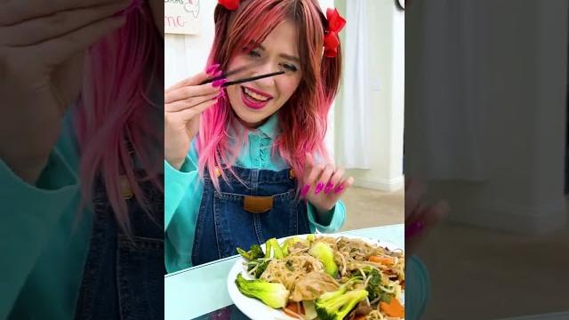 Learn to use chopsticks with jannie! Learn to use chopsticks with jannie!