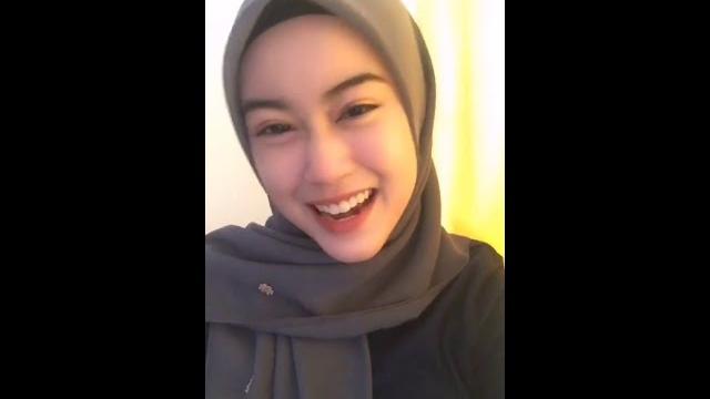Beautiful malaysian hijab in action Beautiful malaysian hijab in action
