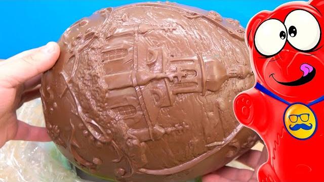 Гигантское шоколадное яйцо и желейный медведь валера Гигантское шоколадное яйцо и желейный медведь валера