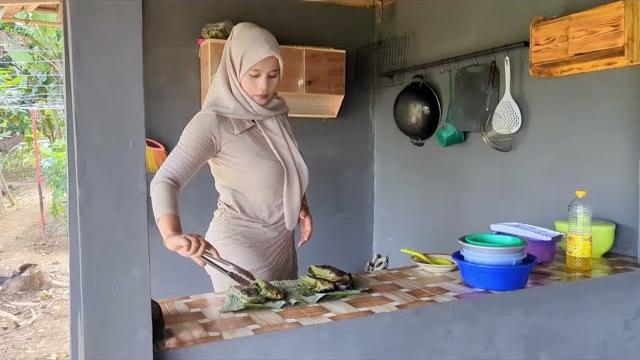 Memasak tumis pepaya muda, pepes jamur, pepes tahu & ikan tongkol balado untuk makan siang Memasak tumis pepaya muda, pepes jamur, pepes tahu & ikan tongkol balado untuk makan siang