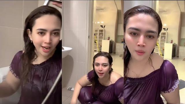 Daily vlgo wulan bersihkan kamar mandi Daily vlgo wulan bersihkan kamar mandi