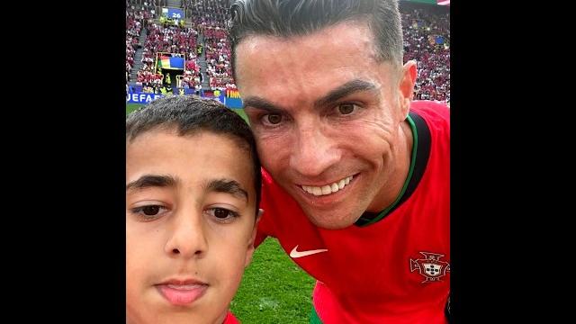 Ronaldo with kids ️ Ronaldo with kids ️