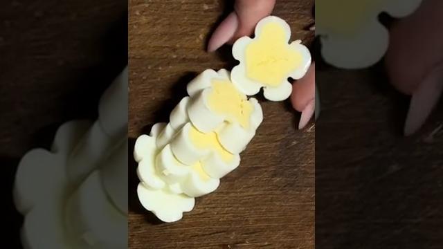 Egg hack:how to turn a boiled egg into a fancy decoration#egghack #egghacks #cookinghacks #short Egg hack:how to turn a boiled egg into a fancy decoration#egghack #egghacks #cookinghacks #short