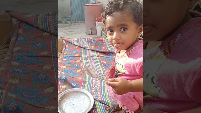 Cute baby sunat tarikay ko pura krty huy Cute baby sunat tarikay ko pura krty huy