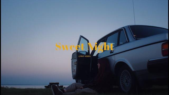 Elina - sweet night (official lyric video) Elina - sweet night (official lyric video)