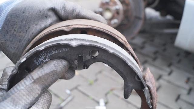 Камри 40, toyota camry 40 замена колодок ручника (replacing handbrake pads )