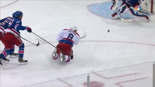 Ovechkin scores unbelievable goal from knees Ovechkin scores unbelievable goal from knees