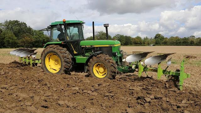 Classic 1993 john deere 3650 push-pull ploughing - 114hp on six-furrows | dowdeswell dp8p and dp7b Classic 1993 john deere 3650 push-pull ploughing - 114hp on six-furrows | dowdeswell dp8p and dp7b