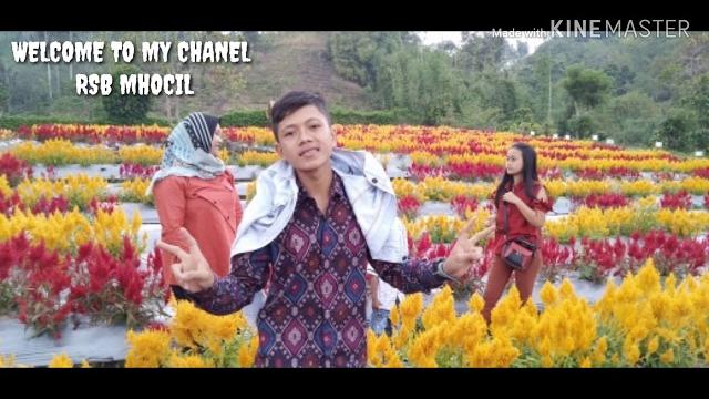 Hanya penikmat senyummu Hanya penikmat senyummu