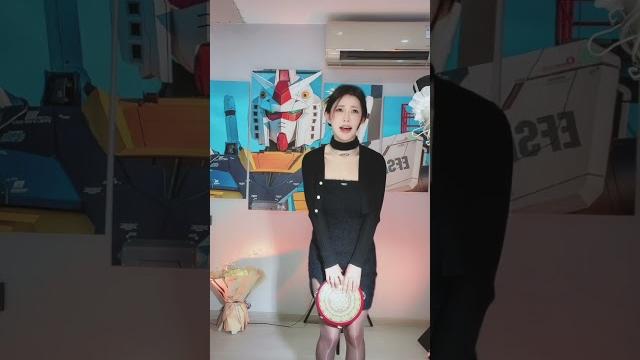【抖音 一只霸王兽】好像塞了什么东西? 【抖音 一只霸王兽】好像塞了什么东西?
