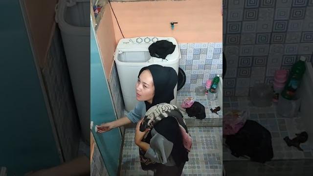 Cewek cantik lagi mandi Cewek cantik lagi mandi