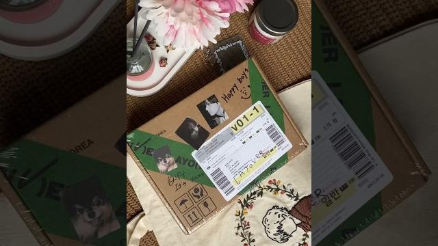 Unpacking layover green version #layover #v #unpacking #slowdancing #shorts #army #armyvlog Unpacking layover green version #layover #v #unpacking #slowdancing #shorts #army #armyvlog