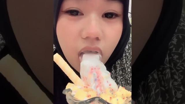 Ukhti meimei chan makan es criem #shorts #short Ukhti meimei chan makan es criem #shorts #short